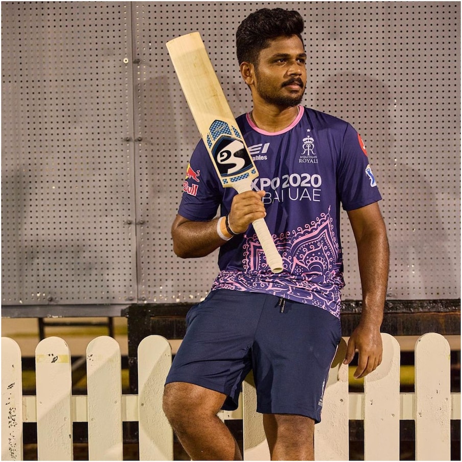 संजू सैमसन (Sanju Samson) के राजस्थान रॉयल्स छोड़ने की खबर आ रही है. सैमसन हालांकि बतौर कप्तान टीम को अधिक सफलता नहीं दिला सके थे. लेकिन बल्ले से उनका प्रदर्शन अच्छा रहा था. कई फ्रेंचाइजी टीमों की नजर उन पर है. उनके सीएसके से जुड़ने की खबर भी आ रही है. (Sanju Samson Instagram)