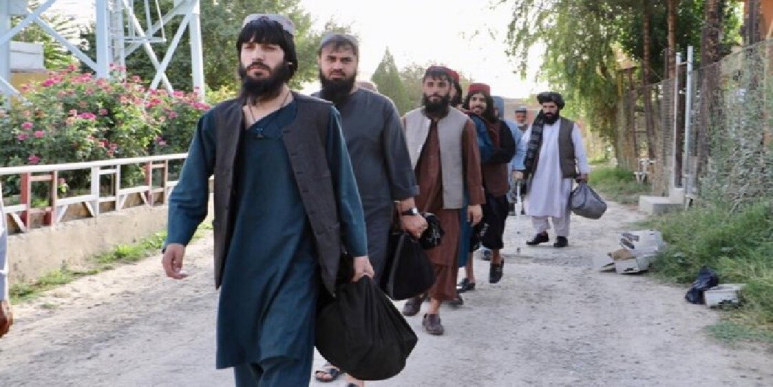 तालिबान ने हजारों कैदियों को किया रिहा, अब खूंखार अपराधियों से बचती फिर  रहीं महिला जज - Page-1
