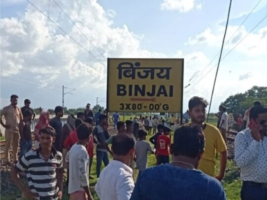 चक्रधरपुर में बिंजय पुलिया के नजदीक रेल हादसे में परिवार के चार लोग मारे गए.