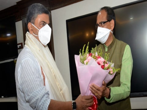 दिल्ली दौरे पर आए मुख्यमंत्री शिवराज सिंह ने इस मुलाकात के बाद बताया कि आधुनिक तकनीक और नये तरीकों से बिजली के क्षेत्र को मजबूत किया जाएगा. 