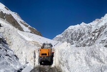 Manali Weather: मनाली में बदला मौसम का मिजाज, बर्फबारी को देखते हुए प्रशासन ने जारी किया अलर्ट