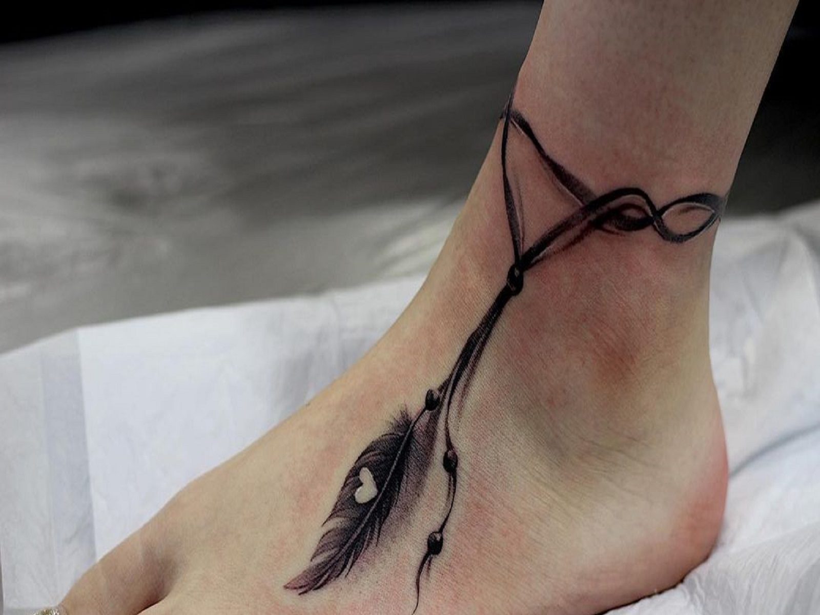 Stylish Anklet Tattoo for Fashionable Feet