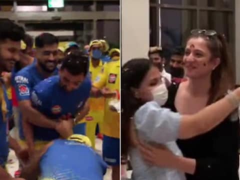 IPL 2021: चेन्नई सुपर किंग्स ने दीपक चाहर और जया भारद्वाज के साथ किया सेलिब्रेट (CSK/Instagram)
