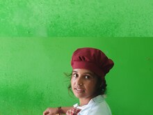 हाड़ तोड़ मेहनत कर रही पहाड़ की महिलाएं, कमा रही हैं पैसा व सम्मान- See Photos