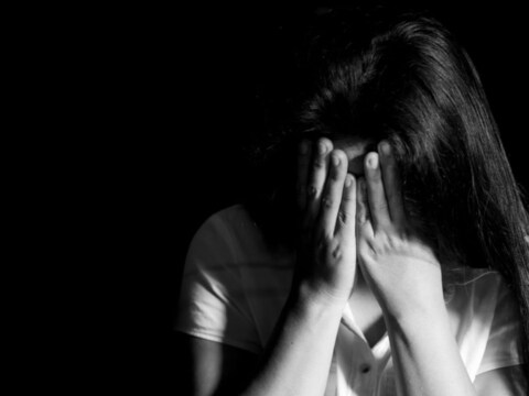 पिता ने पोर्न दिखाकर शुरू किया शोषण, फिर 28 लोगों ने बनाया हवस का शिकार- 17  वर्षीय लड़की की दर्दनाक आपबीती – News18 हिंदी