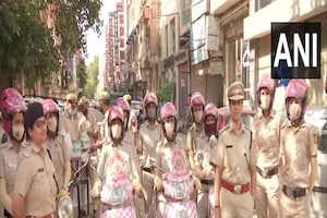 पिंक स्कूटी पर गश्त, दिल्ली की प्रशक्ति महिला पुलिस की देख लीजिए तस्वीरें