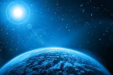  शोधकर्ताओं का कहना है कि घटती कॉस्मिक किरणों (Cosmic Rays) , ऐरोसॉल, बदालों और ऊर्जा बजट का लगातार अवलकोन काफी कुछ जानकारी देने वाला है. वहीं स्वेन्समार्क का मानना है कि इस शोध में किया गया सौर प्रभाव (Solar Effect) बहुत कम समय तक का था. लेकिन इस अध्ययन से कॉस्मिक किरणों और बादलों के प्रणाली (Cloud mechanism) के बारे में अहम जानकारी मिलती है, उम्मीद की जा सकती है कि इससे सौर गतिविधि और कॉस्मिक किरणों के जलवायु पर प्रभाव के बार में धारणा में बदलाव जरूर आएगा. (प्रतीकात्मक तस्वीर: shutterstock)
