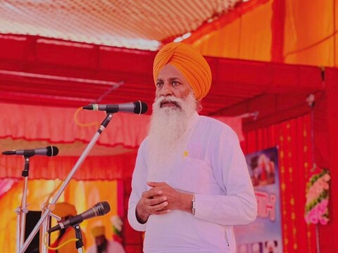 Kisan Andolan: दिल्ली पुलिस द्वारा गाजीपुर और टिकरी बॉर्डर से बैरिकेड्स हटाने के बाद भी किसानों का धरना जारी है. ( फोटो साभार- फेसबुक)