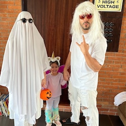  अगर आप भी हैलोवीन पार्टी के लिए कॉस्टयूम (Coustume For Halloween Party) ढूंढ रहे हैं तो आप सोहा अली खान (Soha Ali Khan) और कुणाल खेमू (Kunal Khemu) की तरह तैयार हो सकते हैं. (Image- Instagram/sakpataudi)