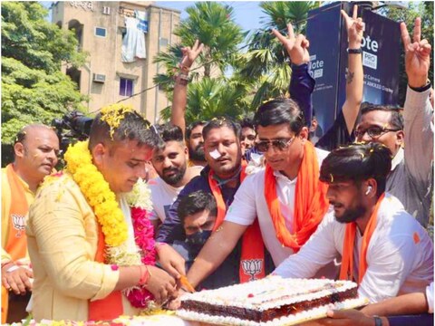 सांघवी ने कहा- 'भाजपा कार्यकर्ता मुझे सीधे दिन या रात में कभी भी फोन कर सकते हैं, क्योंकि मैं हमेशा भाजपा का कार्यकर्ता रहूंगा.' (फोटो-@dangarbharat)