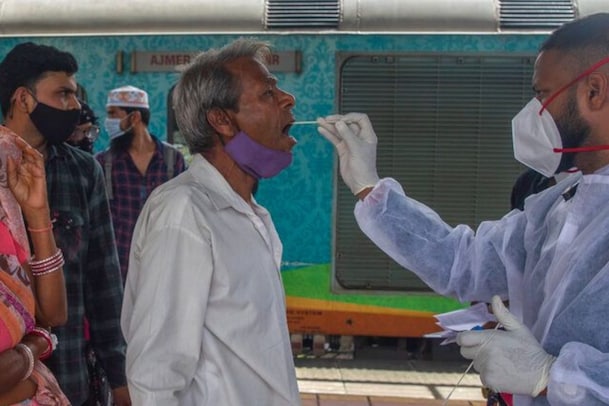 'नहीं मिला कोरोना का नया वैरिएंट तो दूसरी वेव जैसी खौफनाक लहर से बच जाएगा देश'