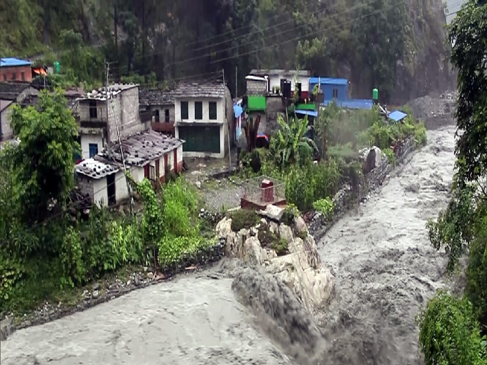 नेपाल में बाढ़ से मची तबाही, लैंडस्लाइड में 21 लोगों की मौत, 24 लापता -  landslide in nepal due to heavy rainfall people death and missing live  updates - News18 हिंदी
