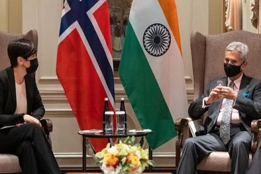 भारत और ब्रिटेन के विदेश मंत्री ने दोनों देशों के बीच यात्रा सुविधा के लिए अपनी सहमति जाहिर की. (एएनआई)
