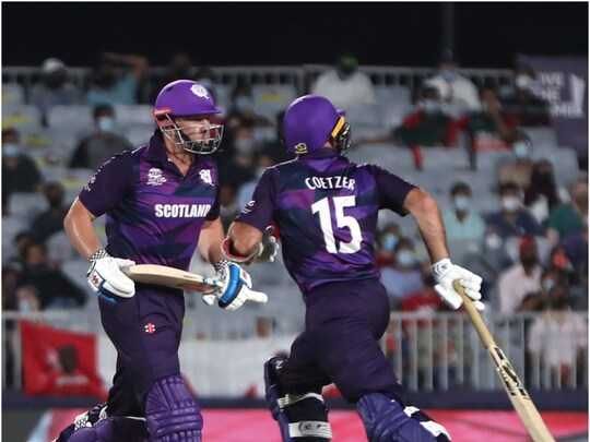 T20 World Cup 2021: टी20 वर्ल्‍ड कप में बुधवार को इंग्‍लैंड बनाम बांग्‍लादेश और स्‍कॉटलैंड बनाम नामीबिया के बीच मुकाबला खेला जाएगा. (AP)