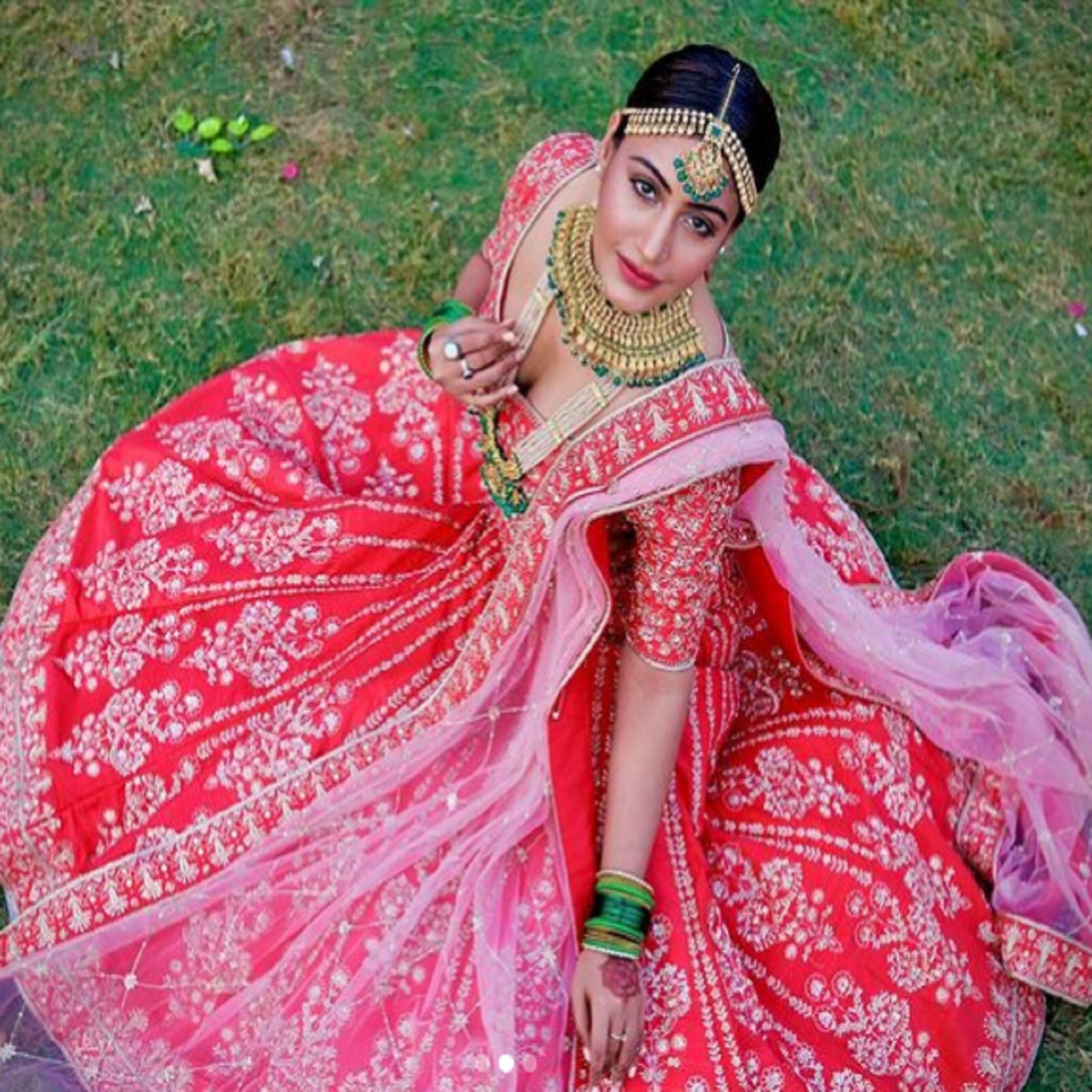 Karwa Chauth 2020 how to wear banarasi saree in fusion style follow these  simple tips - Karwa Chauth 2020 : करवा चौथ पर बनारसी साड़ी को स्टाइलिश  अंदाज में पहनें, परफेक्ट लुक