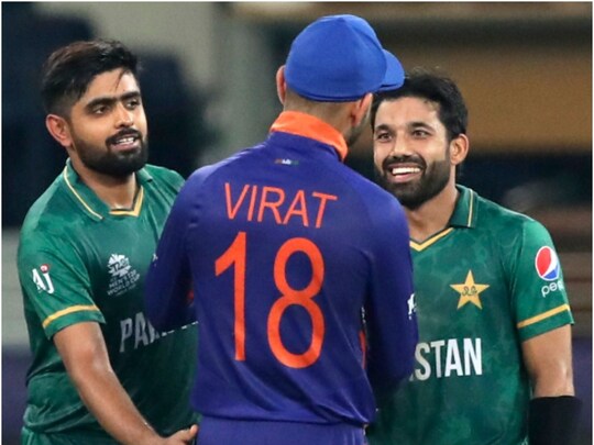 T20 Rankings : पाकिस्तान के कप्तान बाबर आजम दोबारा टी20 के नंबर-1 बल्लेबाज हो गए हैं.उनके जोड़ीदार मोहम्मद रिजवान को भी फायदा हुआ है. (PC:AP)