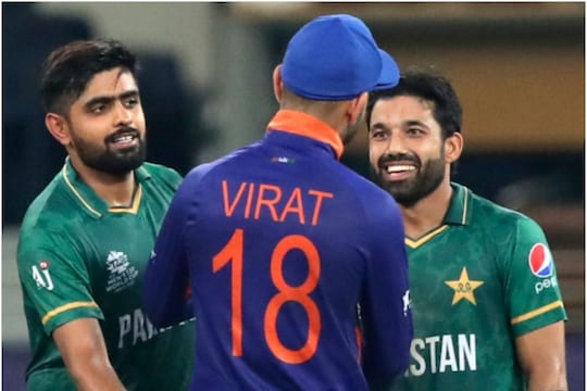 T20 World Cup 2021: भारत को पहले मैच में पाकिस्तान ने 10 विकेट से करारी शिकस्त दी थी. (AP)