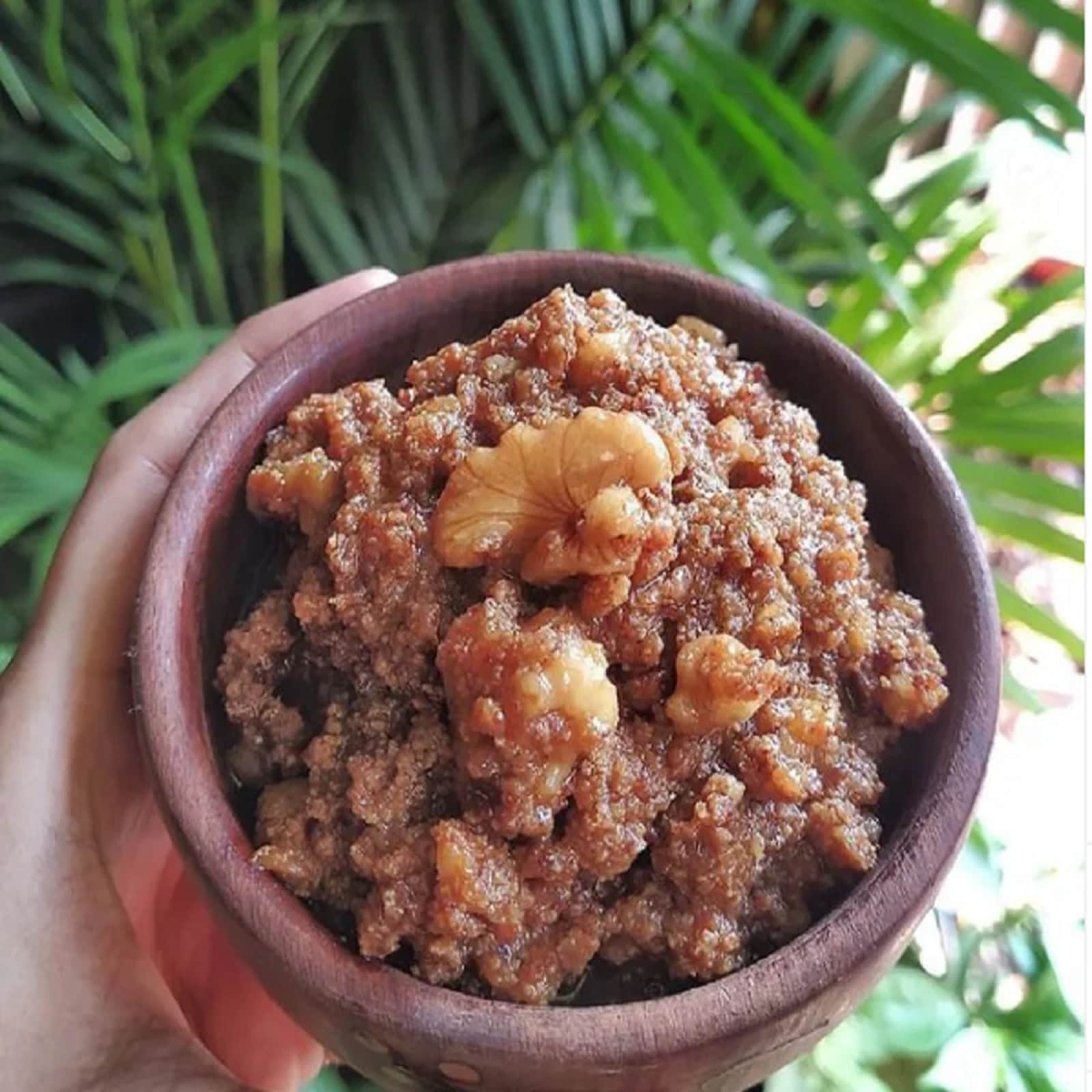 Walnut Halwa Or Akhrot Halwa: Be it a happy occasion or a casual day, you can make Walnut Halwa very easily. If you are learning to cook, then sweeten everyone's mouth by making this dish. Surely everyone will be happy after tasting it. (Image- Instagram/ officialmonikabisht)