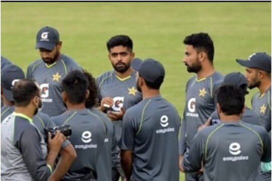 T20 World Cup में पाकिस्तान और ऑस्ट्रेलिया के बीच दूसरा सेमीफाइनल आज दुबई में खेला जाएगा. जानिए कैसा रहेगा मौसम का मिजाज. (Babar Azam Instagram)