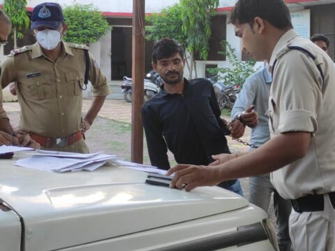 एमपी के छतरपुर में मुंह बोले भाई ने बहन को हैवानों के हवाले कर दिया. पुलिस ने सभी को गिरफ्तार कर लिया है. 