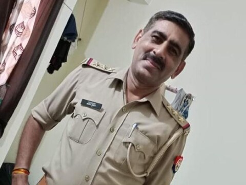 UP: गोरखपुर के बाद अब बुलंदशहर पुलिस का कारनामा सामने आया है. आईजी ने इंस्पेक्टर अजय कुमार को निलंबित कर दिया है.