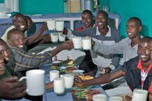 अफ्रीकी देश रवांडा, जहां बार में शराब की जगह दिया जाता है दूध, जानें क्यों