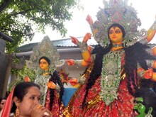 बांग्लादेश में हिंदुओं को दुर्गा पूजा करने से रोका, मंदिर से हटाईं मूर्तियां