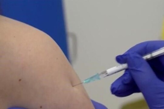 INSACOG ने की कोरोना वैक्सीन के बूस्टर शॉट की सिफारिश. प्रतीकात्मक तस्वीर
