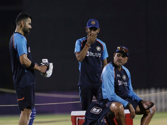 T20 World Cup 2021: क्या विराट कोहली की टीम इंडिया में फूट पड़ गई है? शोएब अख्तर ने टीम के हालिया प्रदर्शन के बाद इस बात की आशंका जताई है. (AP)