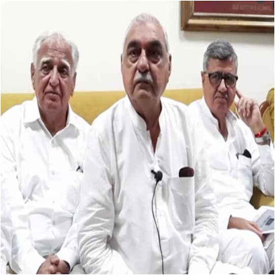 हुड्डा ने वादा किया कि अगर उनकी पार्टी सत्ता में लौटती है तो नूंह की रेल लाइन, एक विश्वविद्यालय और नहर विकसित करने जैसी लंबित मांगों को पूरा किया जाएगा. (फाइल फोटो)