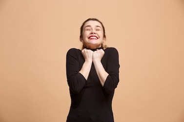  चाणक्‍य नी‍ति कहती है कि वह व्यक्ति जिसका हृदय हर प्राणी के लिए प्रेम से भरा हुआ है और करुणा से पिघलता है. ऐसे व्‍यक्ति को क्‍या जरूरत है किसी अन्‍य ज्ञान की या फिर किसी तरह की मुक्ति की. ऐसा व्‍यक्ति अन्‍य दिखावा करने वाले लोगों से बेहतर है. (प्रतीकात्मक फोटो- Shutterstock.com)