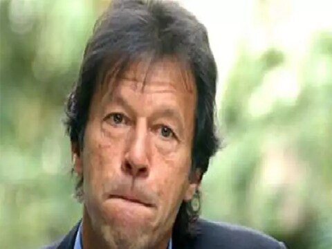पाकिस्तान के प्रधानमंत्री इमरान खान ने कहा कि भारत ही वर्ल्ड क्रिकेट को चलाता है. (AP)