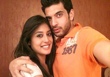  टीवी शो ‘कितनी मोहब्बत है’ के सेट करण कुंद्रा की मुलाकात कृतिका कामरा (Kritika Kamra) से हुई थी. दोनों ही सीरियल में मेन लीड थे. शो में दोनों में जितने झगड़े होते थे, असल जिंदगी में दोनों दोस्त बन गए और फिर दोस्ती प्यार में बदल गई. मगर कुछ सालों बाद दोनों के ब्रेकअप की खबर ने सबको हैरान कर दिया. (फोटो साभार-news18)