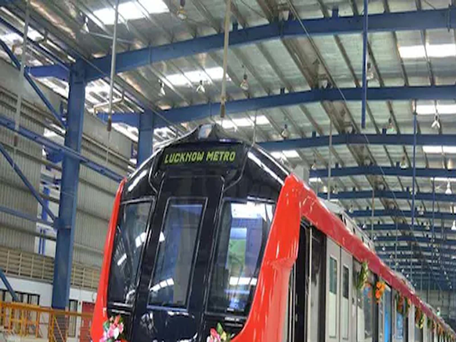 कानपुर में मेट्रो की शुरुआत होने के बाद प्रदेश के अन्य शहरों में भी मेट्रो की उम्मीद बढ़ गई है. 