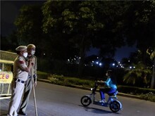 Night curfew की पहली रात द‍िल्‍ली पुल‍िस ने दर्ज कींं ताबड़तोड़ FIR