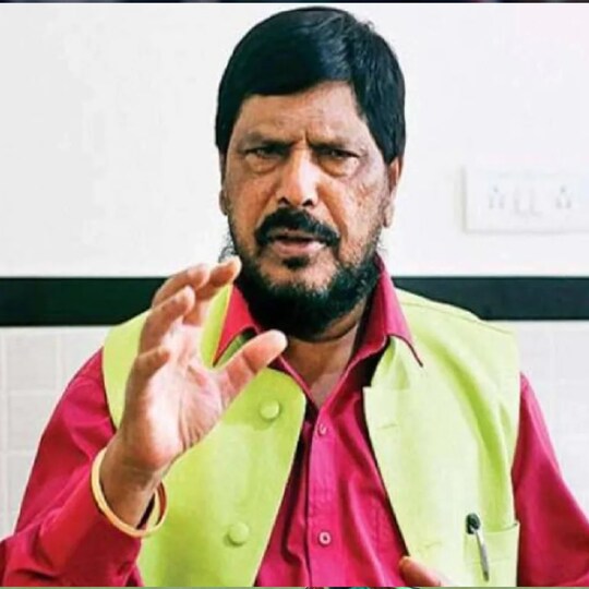 रामदास आठवले ने  विपक्षी दलों को कटघरे में खड़ा करते हुए प्रधानमंत्री नरेंद्र मोदी की जमकर तारीफ की. (फाइल फोटो)