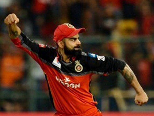 IPL 2021 Eliminator: आरसीबी की टीम लगातार दूसरे सीजन में एलिमिनेटर के मैच में हारी. (AFP)