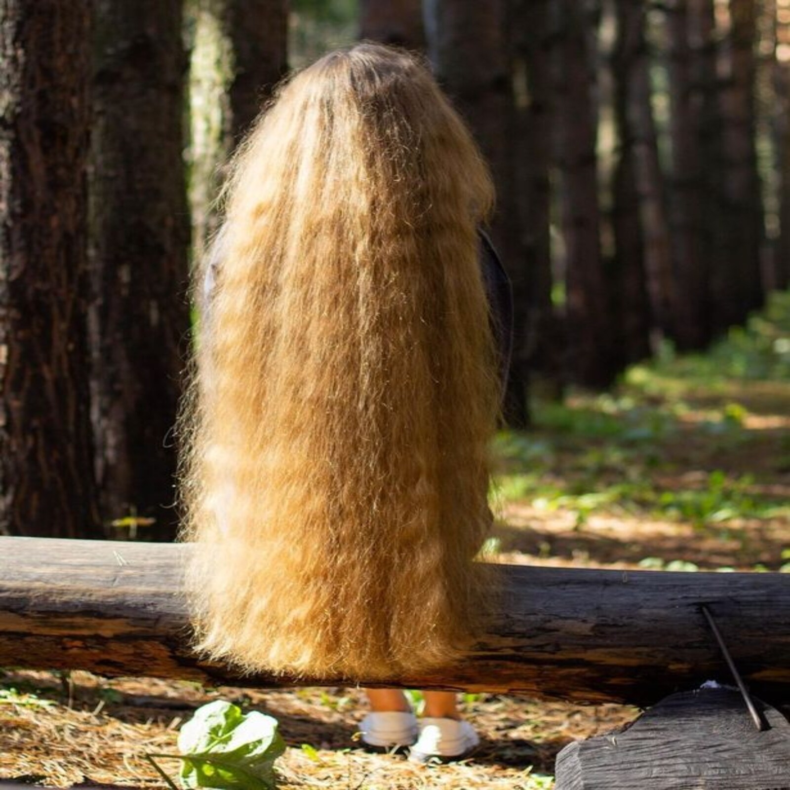 woman with 51 inch long hair