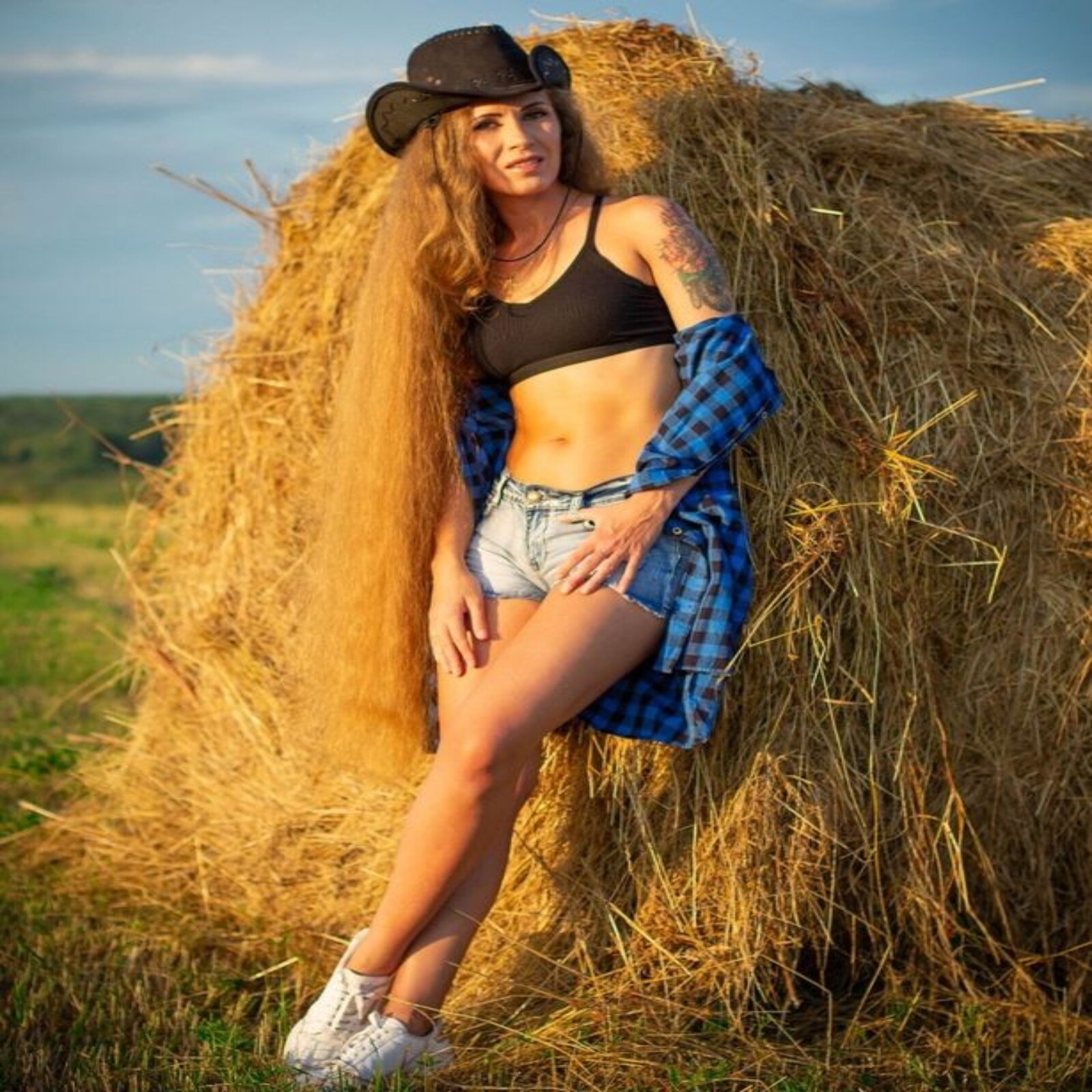 woman with 51 inch long hair