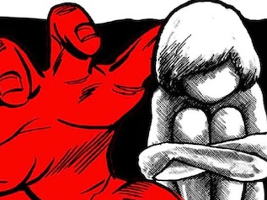 पीड़ित पक्ष का आरोप था कि जब पीड़ित लड़की अगस्त 2017 में स्कूल से लौट रही थी, तब आरोपी ने उसका 'ओरना' (दुपट्टा) खींच लिया और उसे शादी का प्रस्ताव दिया. (सांकेतिक तस्वीर)