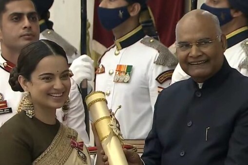Kangana ranaut recieved padma shri award 2020 president ramnath kovind  rangoli chandel - Padma Shri Award: कंगना रनौत और अदनान सामी को मिला  पद्मश्री, खुशी से ताली बजाती दिखीं बहन रंगोली ...