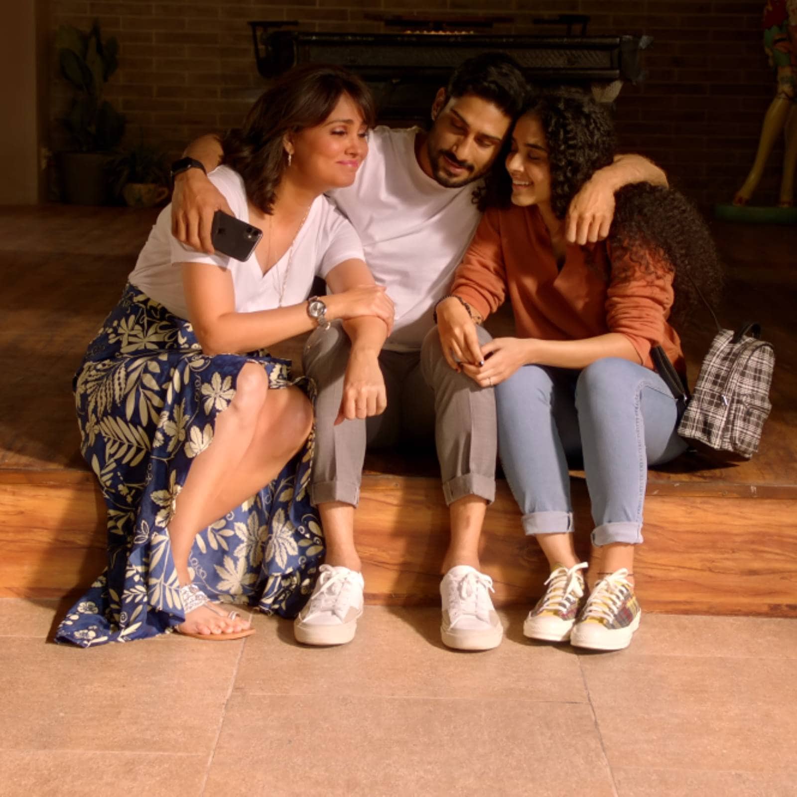 Hiccups and Hookups review, Lara Dutta, Prateik Babbbar,