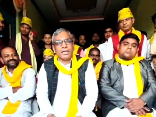 प्रेसवार्ता में ओमप्रकाश राजभर.