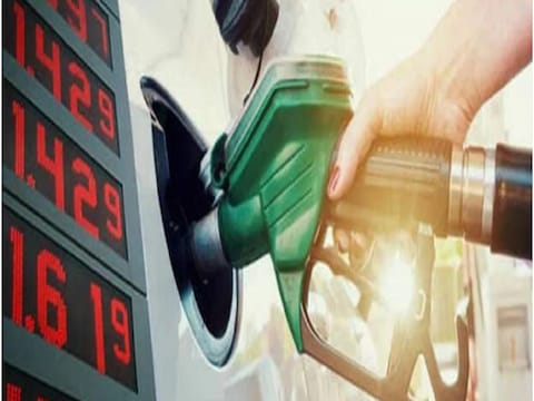  प्रति दिन सुबह छह बजे पेट्रोल और डीजल की कीमतों में बदलाव होता है.  