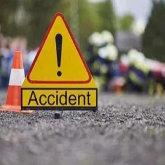 पुलिस ने हादसे का कारण कार में मौजूद पानी की एक बोतल को बताया है. (सांकेतिक चित्र)
