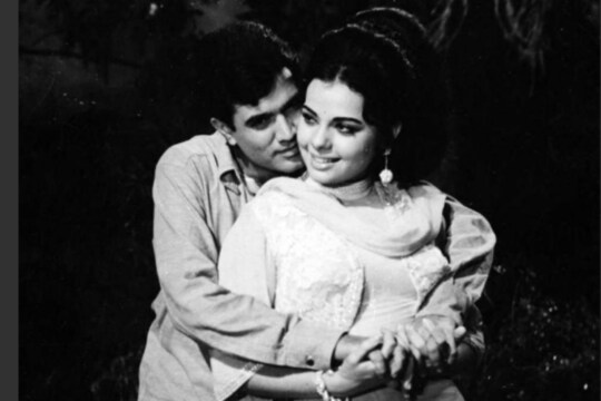 राजेश खन्ना और मुमताज की जोड़ी सुपरहिट रही थी. (फोटो साभार: Film History Pics/Twitter)