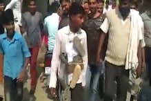 हरदोई में साइकिल चोरी के आरोपी युवक को जूतों की माला पहनाकर घुमाया, FIR