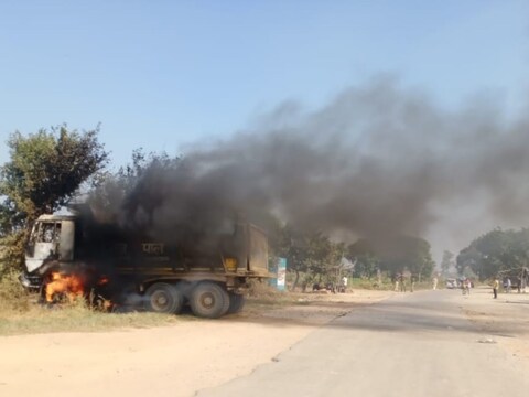 Ghaziabad: पुलिस ने ग्रामीणों को कार्रवाई का आश्वासन दिया है.