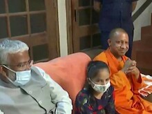 कैराना में पलायन करने वाले हिंदू परिवार से मिले योगी, बोले- अब तो कोई डर नहीं?