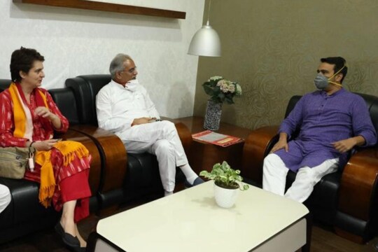 UP: रालोद नेता ने हाल ही में लखनऊ हवाईअड्डे पर कांग्रेस महासचिव प्रियंका गांधी वाड्रा से मुलाकात की थी. (File photo)